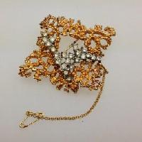 £23.00 - Vintage 60s Quality Modernist Diamante Goldtone Brooch Safety Chain 6.5cms